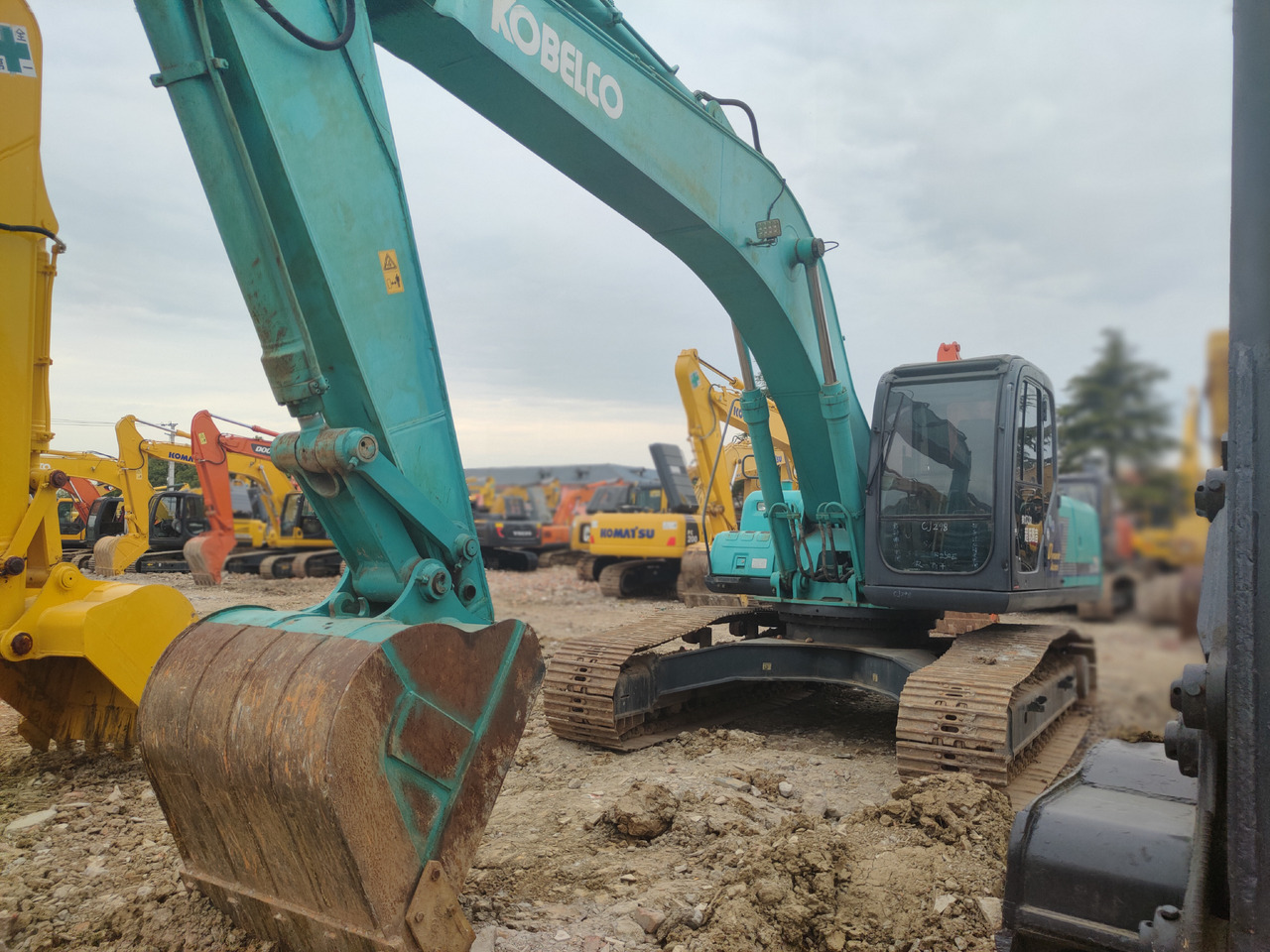 KOBELCO SK250 - Гусеничный экскаватор: фото 2 KOBELCO SK250 - Гусеничный экскаватор: фото 2