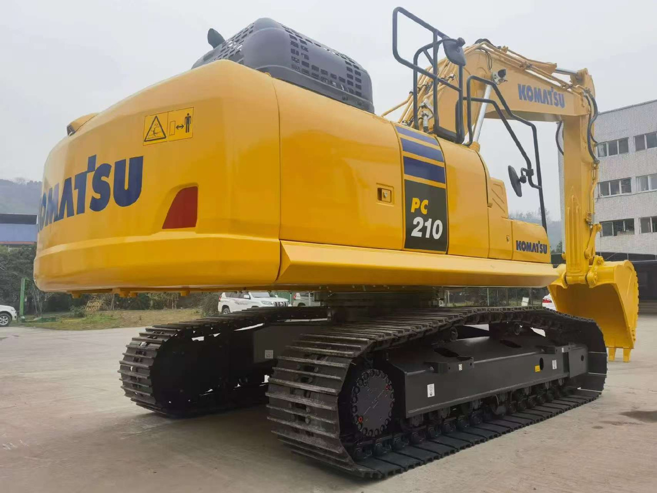 KOMATSU PC210 - Гусеничный экскаватор: фото 5 KOMATSU PC210 - Гусеничный экскаватор: фото 5
