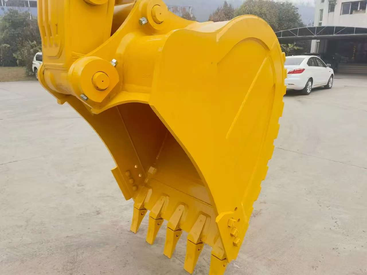 KOMATSU PC210 - Гусеничный экскаватор: фото 3 KOMATSU PC210 - Гусеничный экскаватор: фото 3