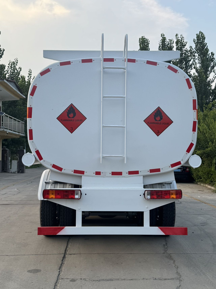 SINOTRUK Howo Fuel Tanker Click Here For DISCOUNT - Грузовик-цистерна: фото 4 SINOTRUK Howo Fuel Tanker Click Here For DISCOUNT - Грузовик-цистерна: фото 4