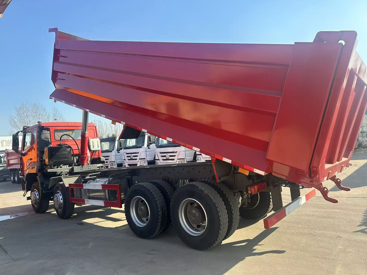 SINOTRUK Nx 8X4 - Самосвал: фото 4 SINOTRUK Nx 8X4 - Самосвал: фото 4