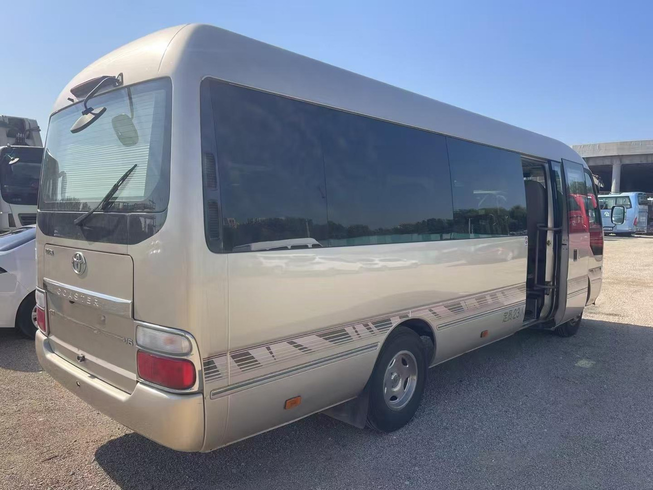 TOYOTA Coaster - Городской автобус: фото 2 TOYOTA Coaster - Городской автобус: фото 2