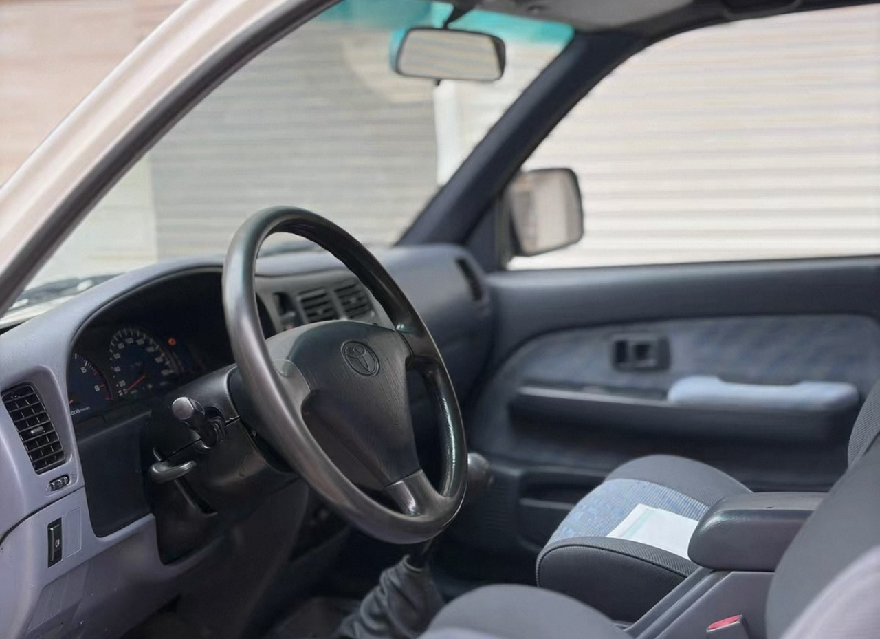 Самосвал TOYOTA Toyota Hilux Truck Click for Discount: фото 6