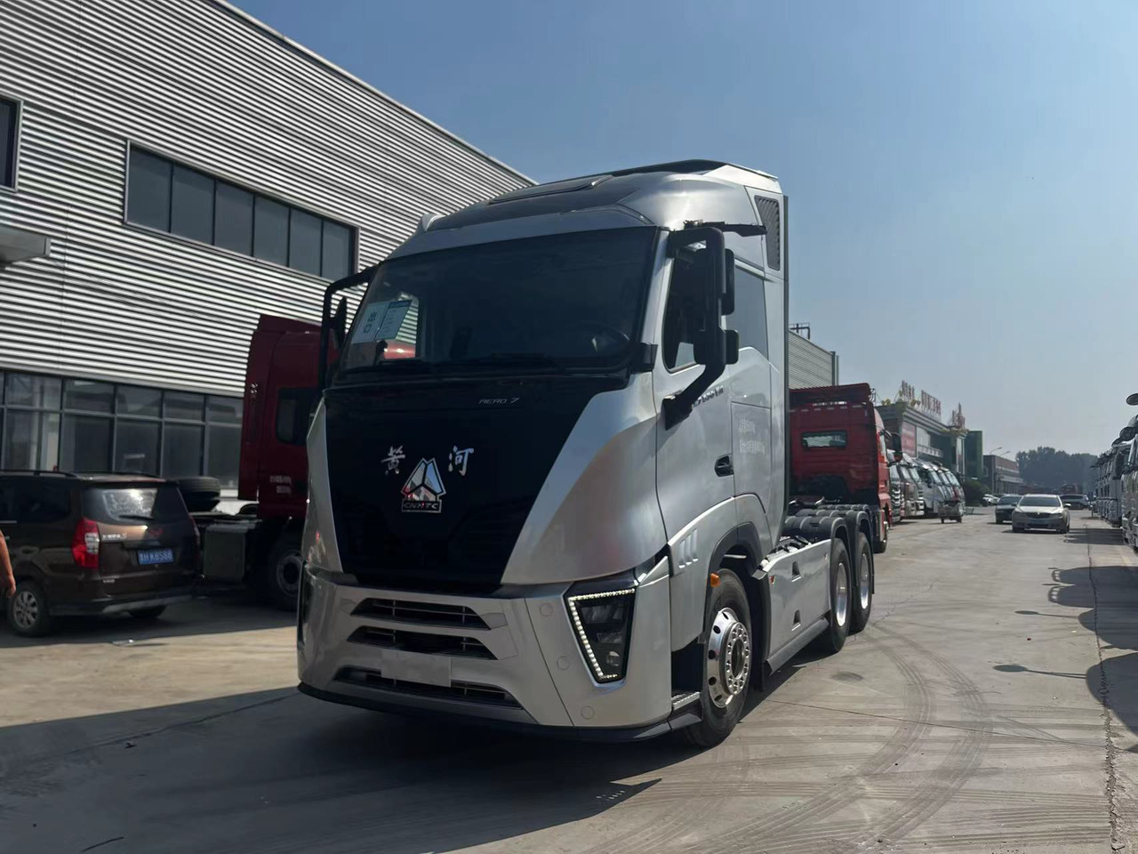 SINOTRUCK M1135 Huanghe Tractor unit 6✖4 Automatic - Тягач: фото 1 SINOTRUCK M1135 Huanghe Tractor unit 6✖4 Automatic - Тягач: фото 1