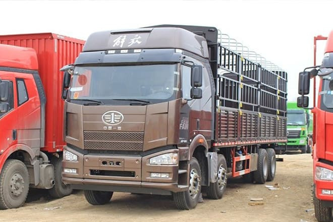 FAW FAW J6P Livestock Truck for Sale in Uganda - Грузовик для перевозки животных: фото 1 FAW FAW J6P Livestock Truck for Sale in Uganda - Грузовик для перевозки животных: фото 1