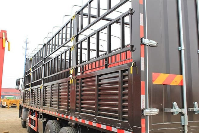 FAW FAW J6P Livestock Truck for Sale in Uganda - Грузовик для перевозки животных: фото 4 FAW FAW J6P Livestock Truck for Sale in Uganda - Грузовик для перевозки животных: фото 4