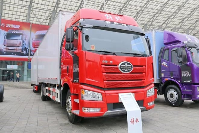 FAW Faw J6P Box Truck 4X2 for Sale in Sierra Leone - Грузовик с закрытым кузовом: фото 2 FAW Faw J6P Box Truck 4X2 for Sale in Sierra Leone - Грузовик с закрытым кузовом: фото 2