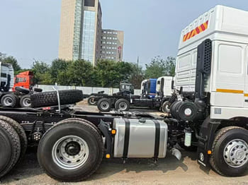 SHACMAN Shacman Truck Head for Sale in Congo - Грузовик: фото 4 SHACMAN Shacman Truck Head for Sale in Congo - Грузовик: фото 4