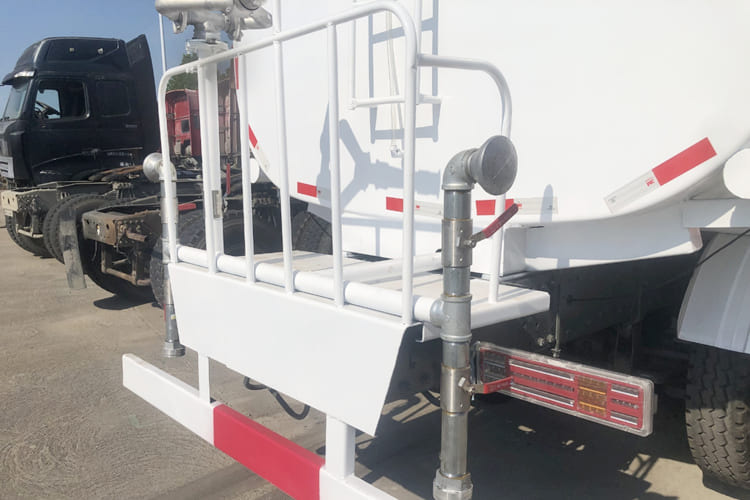 Howo Water Tanker Truck for Sale in Guyana - Грузовик-цистерна: фото 4 Howo Water Tanker Truck for Sale in Guyana - Грузовик-цистерна: фото 4