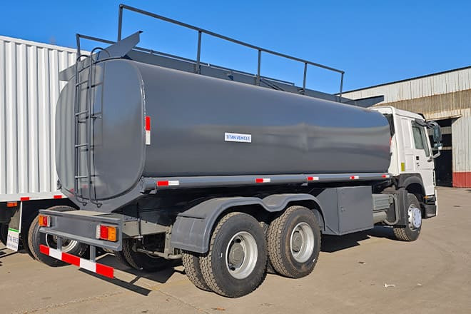 SINOTRUK 2025 New Howo Oil Tanker Trucks for Sale in Congo - Грузовик-цистерна: фото 3 SINOTRUK 2025 New Howo Oil Tanker Trucks for Sale in Congo - Грузовик-цистерна: фото 3