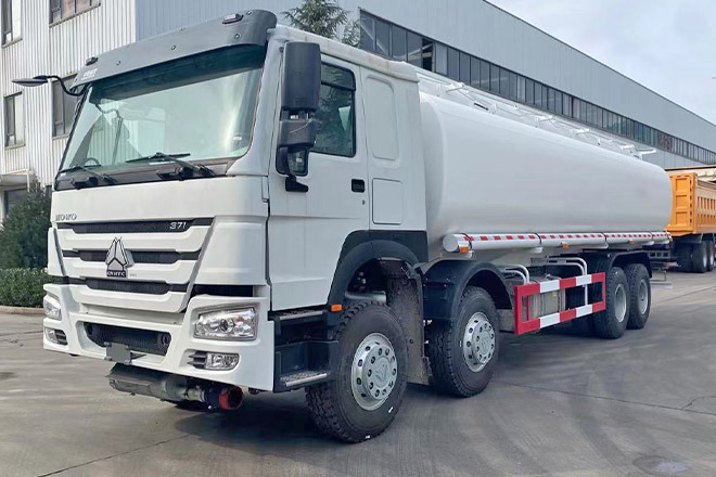 SINOTRUK Howo 371 Petrol Tank Truck Price for Sale in Saudi Arabia - Грузовик-цистерна: фото 1 SINOTRUK Howo 371 Petrol Tank Truck Price for Sale in Saudi Arabia - Грузовик-цистерна: фото 1