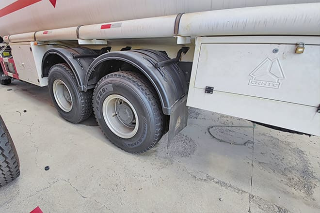SINOTRUK Howo 400 Diesel Tanker Truck for Sale in Nigeria - Грузовик-цистерна: фото 5 SINOTRUK Howo 400 Diesel Tanker Truck for Sale in Nigeria - Грузовик-цистерна: фото 5