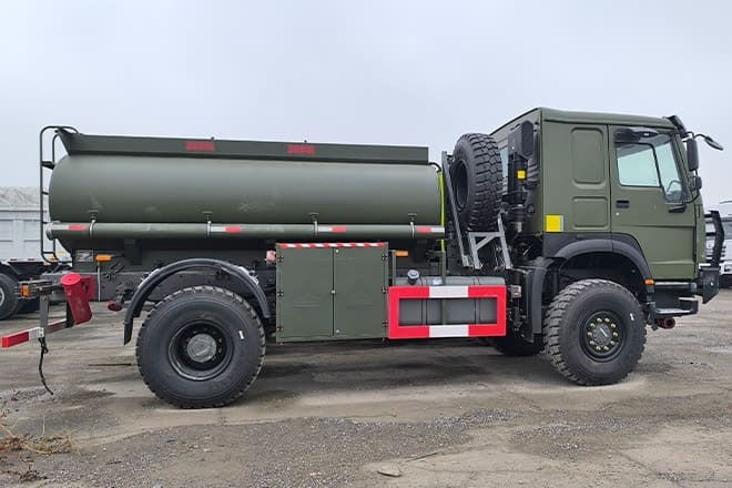 SINOTRUK Howo 4X2 Small Fuel Tanker Truck for Sale in Zambia - Грузовик-цистерна: фото 2 SINOTRUK Howo 4X2 Small Fuel Tanker Truck for Sale in Zambia - Грузовик-цистерна: фото 2