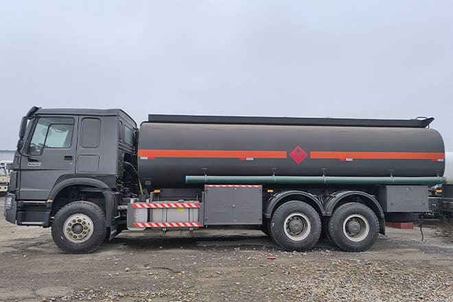 SINOTRUK Howo 6x4 380 Oil Truck for Sale in Mali - Грузовик-цистерна: фото 3 SINOTRUK Howo 6x4 380 Oil Truck for Sale in Mali - Грузовик-цистерна: фото 3