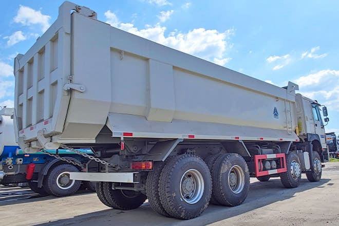 SINOTRUK Howo 8x4 Tipper Truck for Sale in Guinea - Самосвал: фото 5 SINOTRUK Howo 8x4 Tipper Truck for Sale in Guinea - Самосвал: фото 5