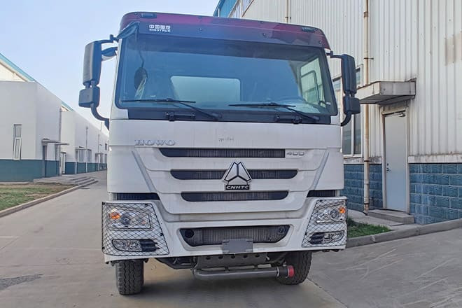 SINOTRUK Sinotruk Howo Fuel Tanker Truck Price for Sale in Ghana - Грузовик-цистерна: фото 3 SINOTRUK Sinotruk Howo Fuel Tanker Truck Price for Sale in Ghana - Грузовик-цистерна: фото 3