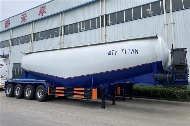TITAN 4 Axle 60 Ton Bulker Cement Tanker Trailer for Sale In United Arab Emirates - Полуприцеп цистерна для сыпучих грузов: фото 1 TITAN 4 Axle 60 Ton Bulker Cement Tanker Trailer for Sale In United Arab Emirates - Полуприцеп цистерна для сыпучих грузов: фото 1