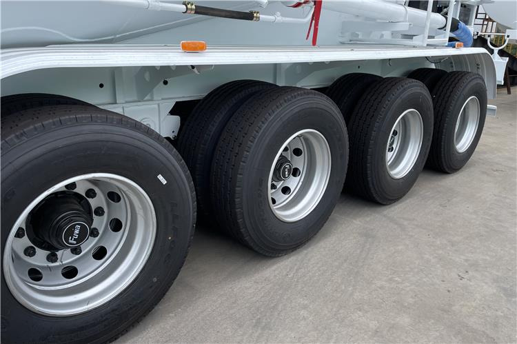 TITAN 4 Axle Bulker Cement Tanker Trailer for Sale In Zambia - Полуприцеп цистерна для сыпучих грузов: фото 5 TITAN 4 Axle Bulker Cement Tanker Trailer for Sale In Zambia - Полуприцеп цистерна для сыпучих грузов: фото 5