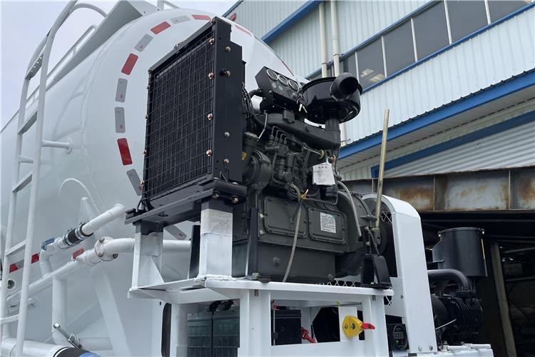 TITAN 4 Axle Bulker Cement Tanker Trailer for Sale In Zambia - Полуприцеп цистерна для сыпучих грузов: фото 2 TITAN 4 Axle Bulker Cement Tanker Trailer for Sale In Zambia - Полуприцеп цистерна для сыпучих грузов: фото 2