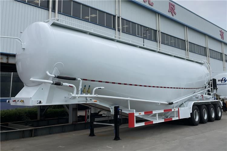 TITAN 4 Axle Bulker Cement Tanker Trailer for Sale In Zambia - Полуприцеп цистерна для сыпучих грузов: фото 1 TITAN 4 Axle Bulker Cement Tanker Trailer for Sale In Zambia - Полуприцеп цистерна для сыпучих грузов: фото 1