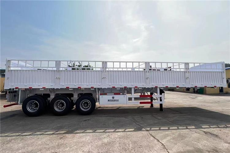 TITAN Tri Axle 60 Ton Fence Cargo Semi Trailer for Sale In Guinea - Полуприцеп для перевозки животных: фото 4 TITAN Tri Axle 60 Ton Fence Cargo Semi Trailer for Sale In Guinea - Полуприцеп для перевозки животных: фото 4