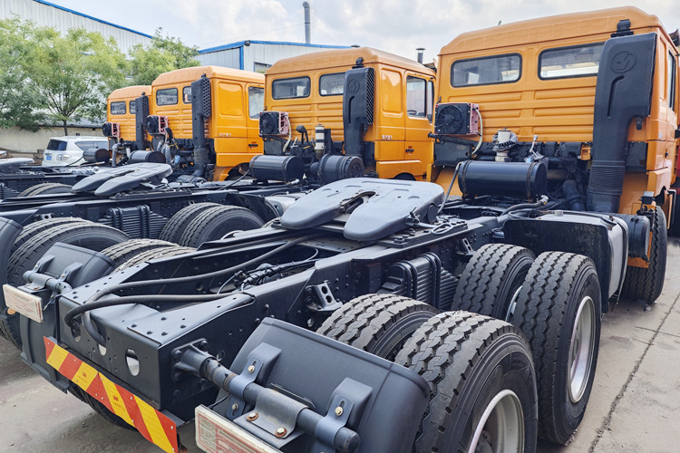 SHACMAN Used Shacman Truck Tractor for Sale in Jamaica - Тягач: фото 4 SHACMAN Used Shacman Truck Tractor for Sale in Jamaica - Тягач: фото 4