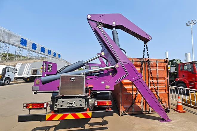 XCMG 37 Ton Container Side Lifter Truck for Sale in Kiribati - Грузовик-контейнеровоз/ Сменный кузов: фото 3 XCMG 37 Ton Container Side Lifter Truck for Sale in Kiribati - Грузовик-контейнеровоз/ Сменный кузов: фото 3