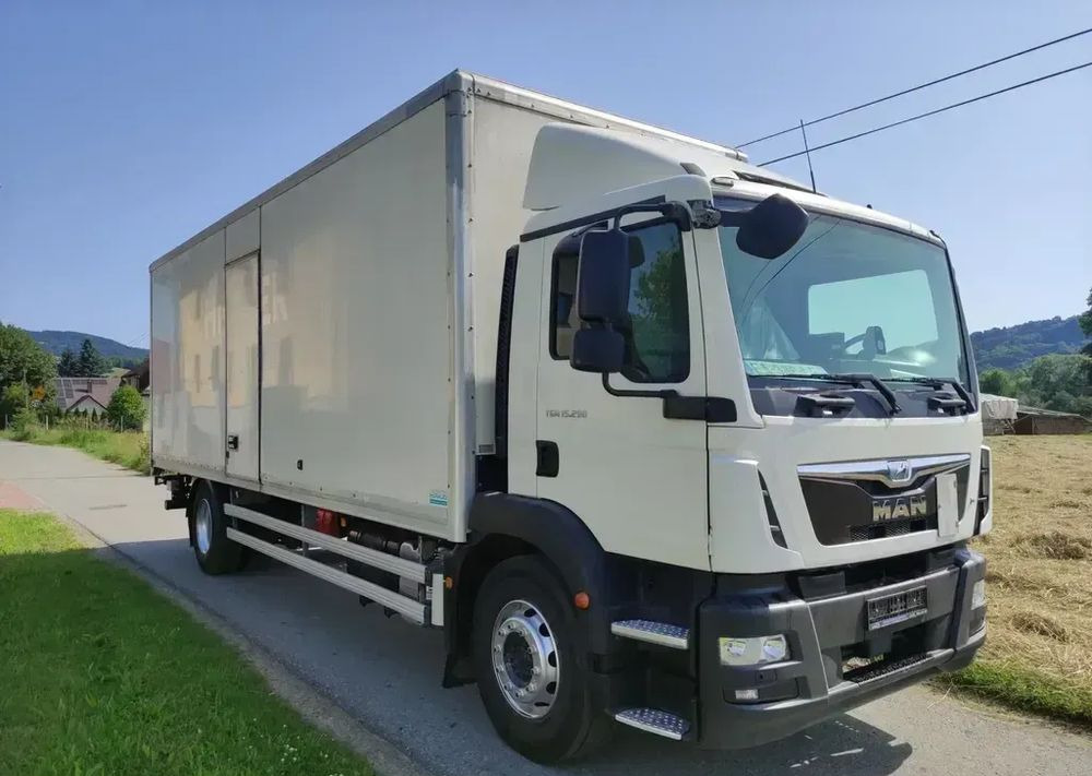 MAN TGM 15.290 kontener , winda - Грузовик с закрытым кузовом: фото 1 MAN TGM 15.290 kontener , winda - Грузовик с закрытым кузовом: фото 1