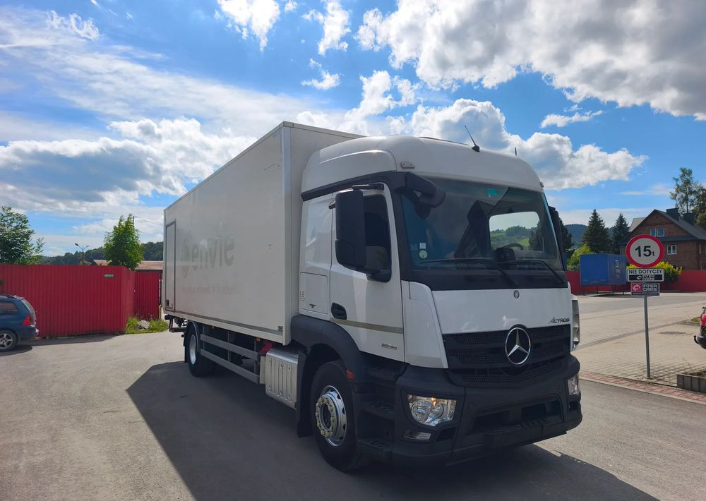 Mercedes-Benz ACTROS 18.360 kontener 18 p , winda - Грузовик с закрытым кузовом: фото 1 Mercedes-Benz ACTROS 18.360 kontener 18 p , winda - Грузовик с закрытым кузовом: фото 1