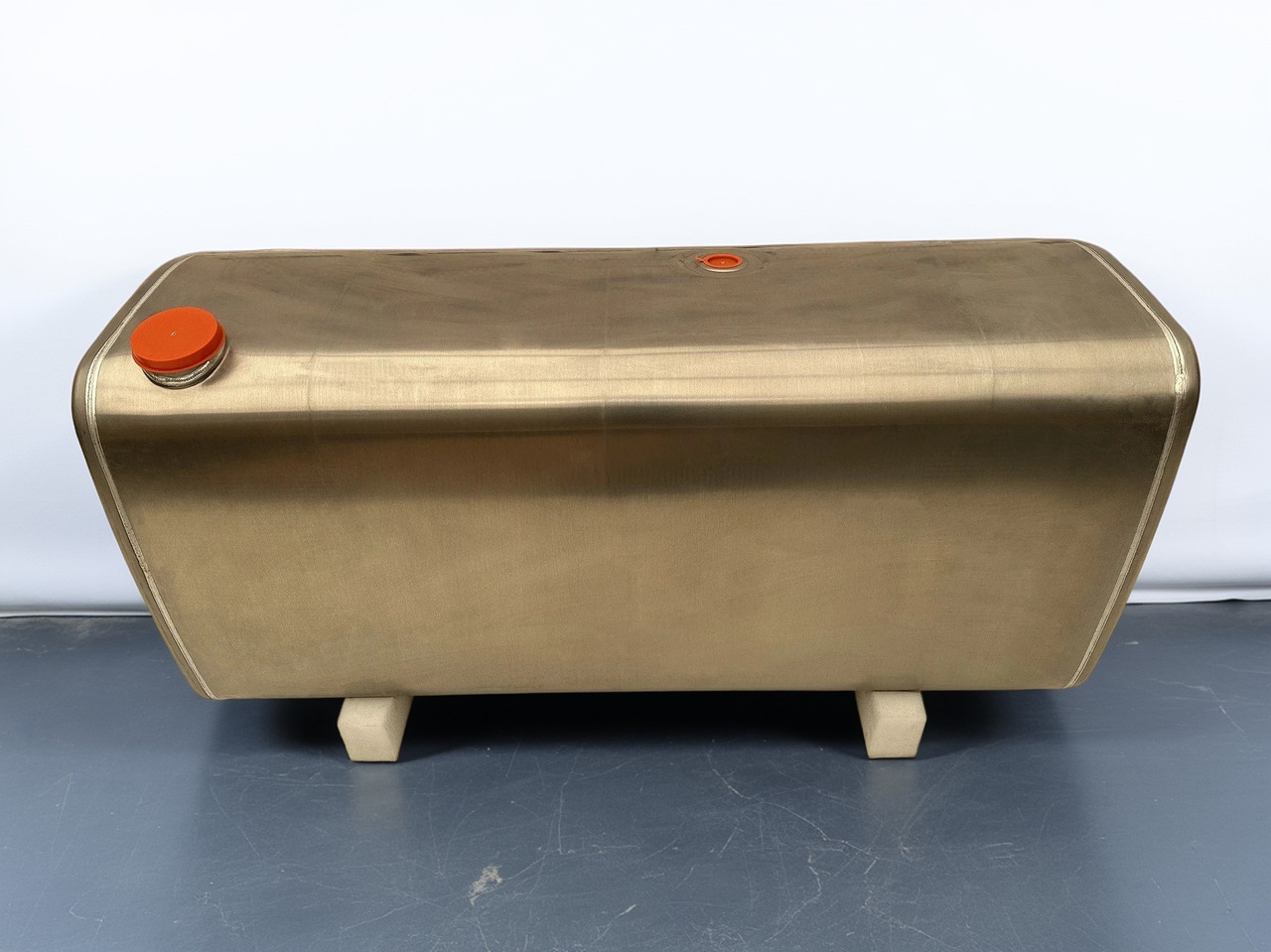 VOLVO - Топливный бак: фото 1 VOLVO - Топливный бак: фото 1