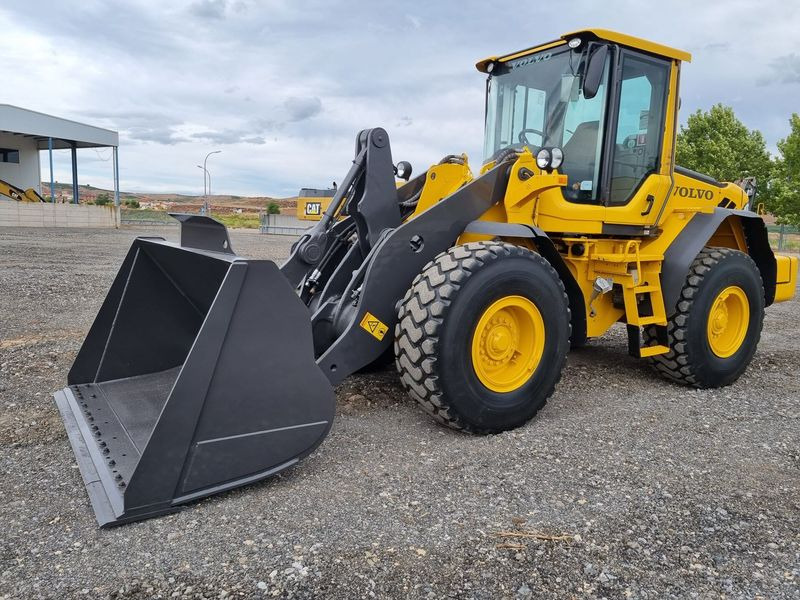 CATERPILLAR L90F - Колёсный погрузчик: фото 1 CATERPILLAR L90F - Колёсный погрузчик: фото 1