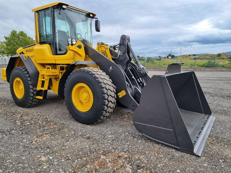 CATERPILLAR L90F - Колёсный погрузчик: фото 2 CATERPILLAR L90F - Колёсный погрузчик: фото 2