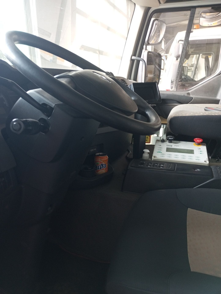 BOM de marque Renault 310 DXI - benne SEMAT bi compartiment - boite de vitesse récente de 5000 km - 2 pneus neufs - dernier passage aux mines en septembre 2023 - arrêt de circulation octobre 2023 - ba - Мусоровоз: фото 2 BOM de marque Renault 310 DXI - benne SEMAT bi compartiment - boite de vitesse récente de 5000 km - 2 pneus neufs - dernier passage aux mines en septembre 2023 - arrêt de circulation octobre 2023 - ba - Мусоровоз: фото 2