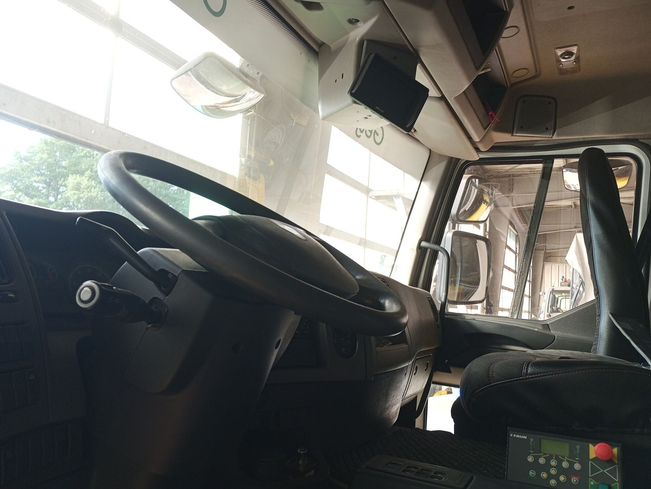 BOM de marque Renault 320 DXI- Benne FAUN Turbo changée en août 2023 - fuite hydraulique avant passage aux mines - arrêt de circulation octobre 2023 - batterie HS - état correct - factures disponibles - Мусоровоз: фото 4 BOM de marque Renault 320 DXI- Benne FAUN Turbo changée en août 2023 - fuite hydraulique avant passage aux mines - arrêt de circulation octobre 2023 - batterie HS - état correct - factures disponibles - Мусоровоз: фото 4