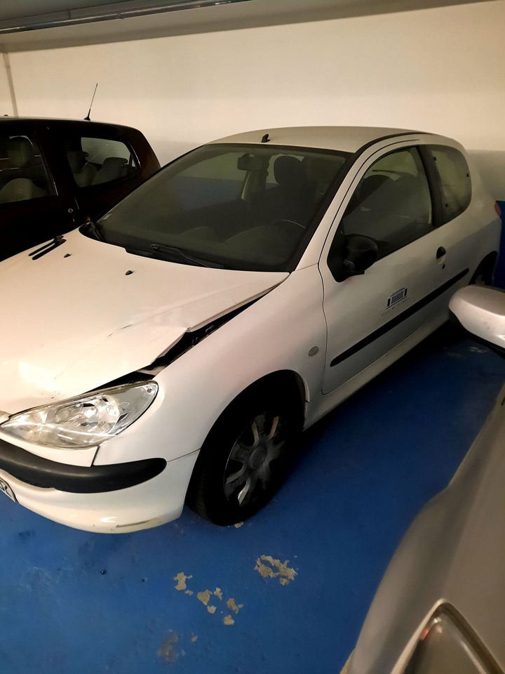 PEUGEOT 206 - 1ER MAIN - ANNEE 2004 KM61907 CHOC AVANT PLUS DE BATTERIE - Легковой автомобиль: фото 1 PEUGEOT 206 - 1ER MAIN - ANNEE 2004 KM61907 CHOC AVANT PLUS DE BATTERIE - Легковой автомобиль: фото 1