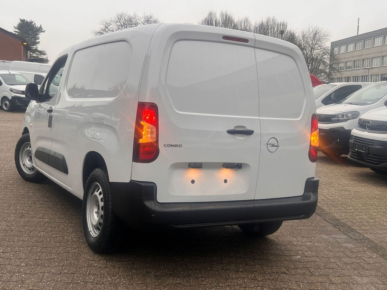 Opel Combo Cargo L 2 mit KlimaKameraPDCHolzbod - Пассажирский фургон: фото 5 Opel Combo Cargo L 2 mit KlimaKameraPDCHolzbod - Пассажирский фургон: фото 5