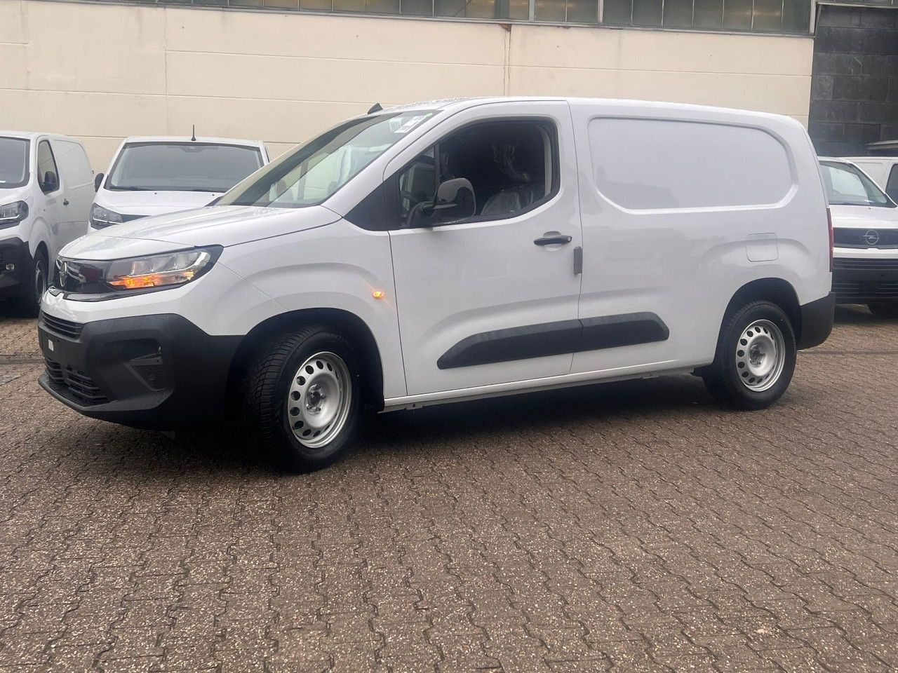Opel Combo Cargo L 2 mit KlimaKameraPDCHolzbod - Пассажирский фургон: фото 3 Opel Combo Cargo L 2 mit KlimaKameraPDCHolzbod - Пассажирский фургон: фото 3