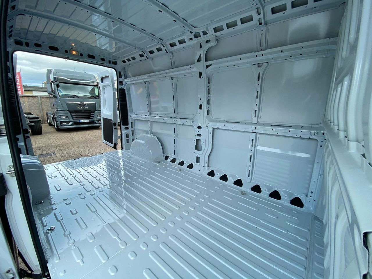 Opel Movano - Цельнометаллический фургон: фото 5 Opel Movano - Цельнометаллический фургон: фото 5