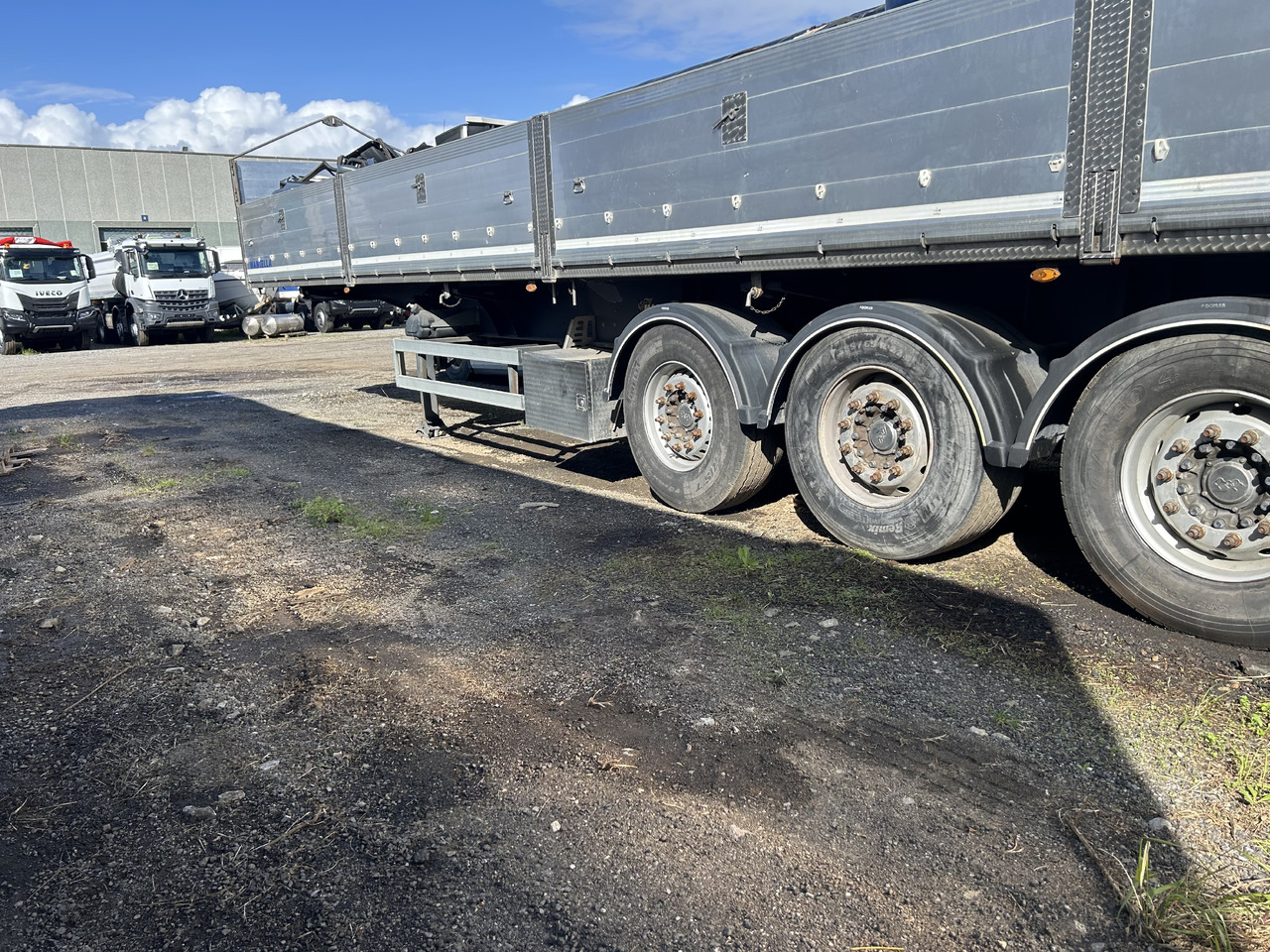 Mantella Trailers Srl SR Ribalt Bilaterale in acciaio  sponde in alluminio - Самосвальный полуприцеп: фото 3 Mantella Trailers Srl SR Ribalt Bilaterale in acciaio  sponde in alluminio - Самосвальный полуприцеп: фото 3