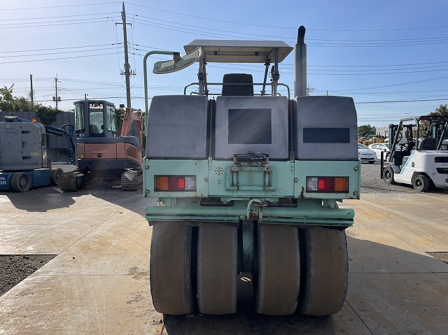 BOMAG BW144AC-2 - Комбинированный каток: фото 4 BOMAG BW144AC-2 - Комбинированный каток: фото 4