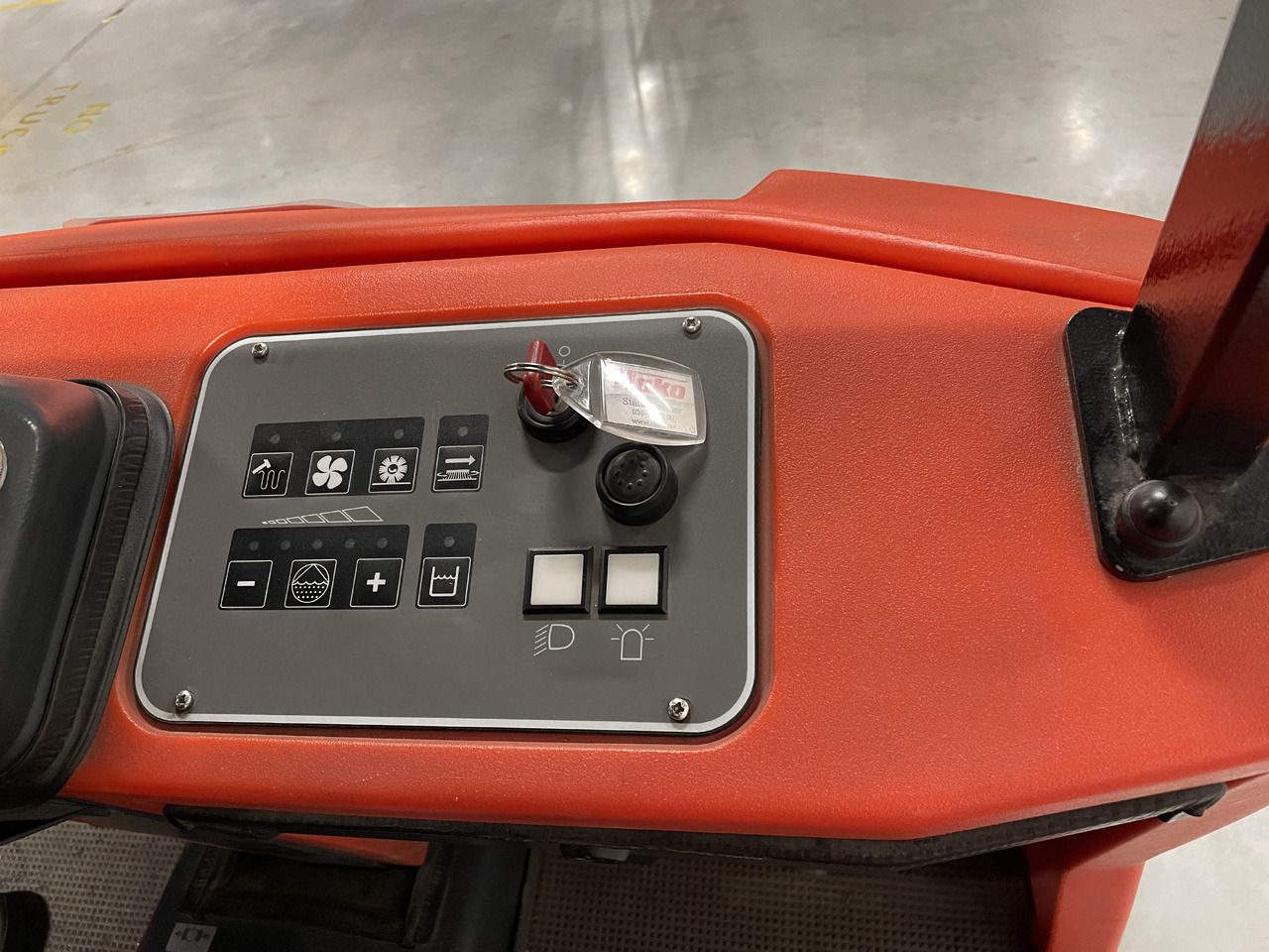 Промышленная подметальная машина Hako Hakomatic B 1100: фото 6