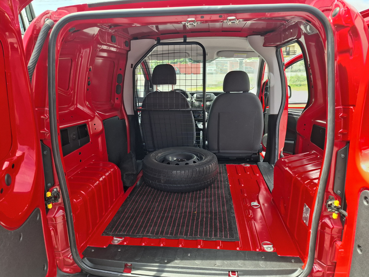 Коммерческий автомобиль PEUGEOT Peugeot Bipper 1.3 HDI: фото 7 Коммерческий автомобиль PEUGEOT Peugeot Bipper 1.3 HDI: фото 7