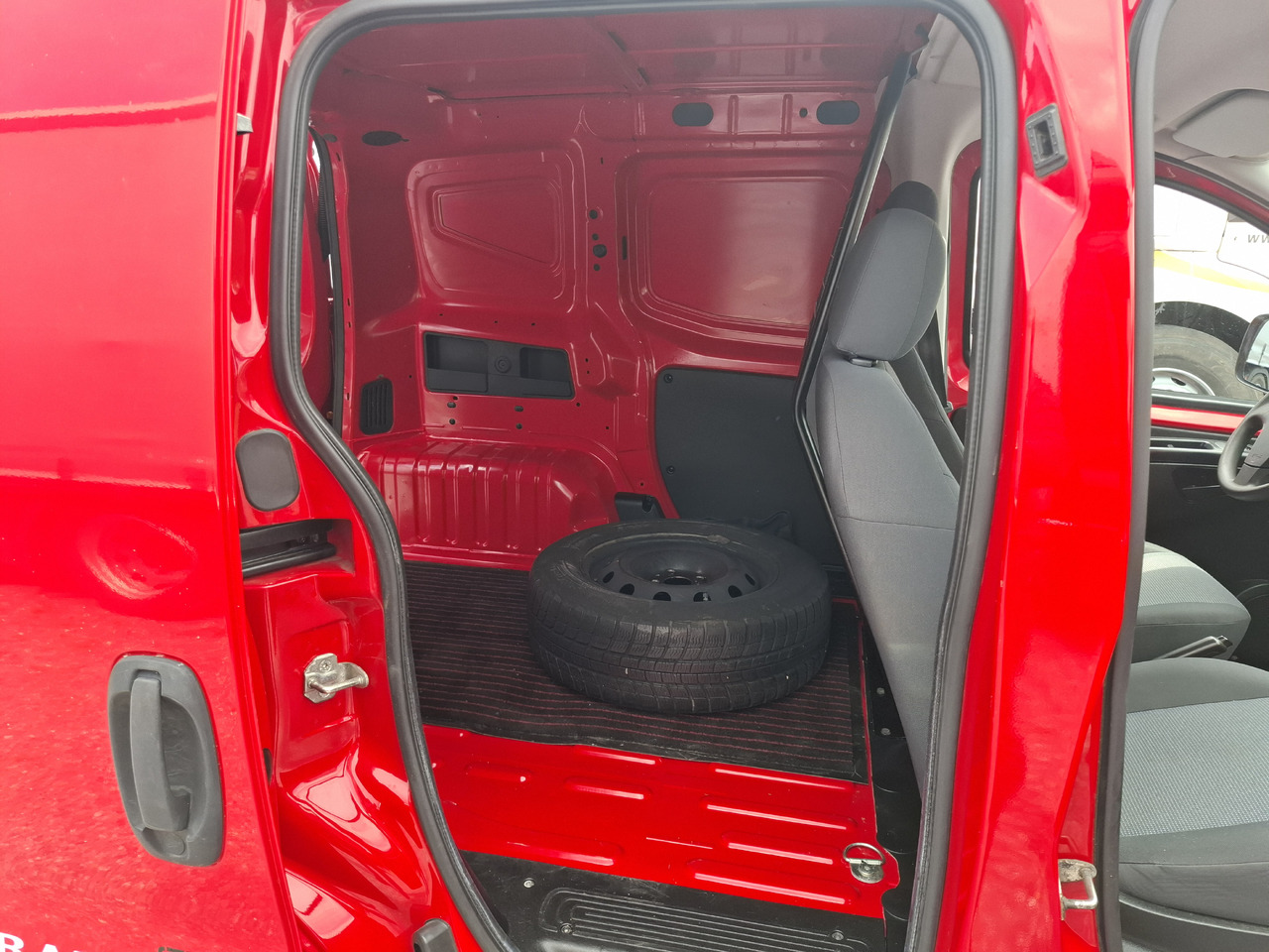 Коммерческий автомобиль PEUGEOT Peugeot Bipper 1.3 HDI: фото 8 Коммерческий автомобиль PEUGEOT Peugeot Bipper 1.3 HDI: фото 8