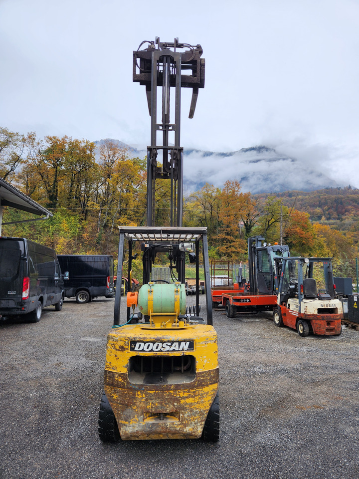DAEWOO G30E-3 - Газовый погрузчик: фото 4 DAEWOO G30E-3 - Газовый погрузчик: фото 4