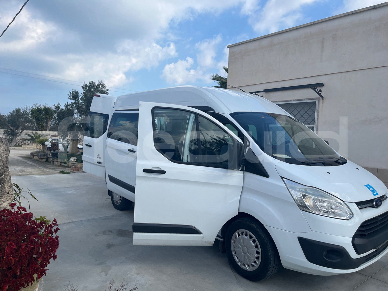 Туристический автобус Ford Transit: фото 10 Туристический автобус Ford Transit: фото 10