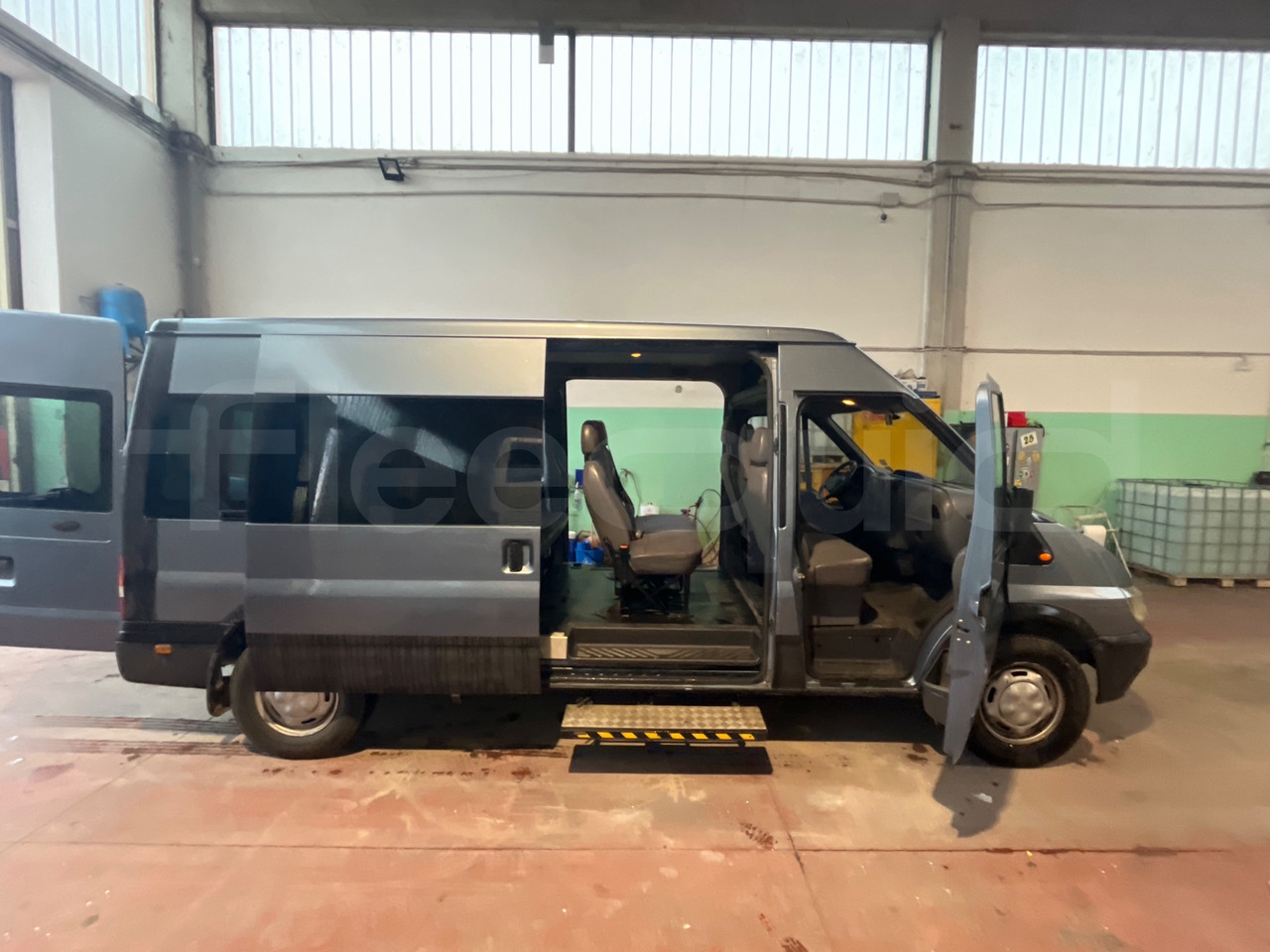 Пригородный автобус Ford Transit: фото 10