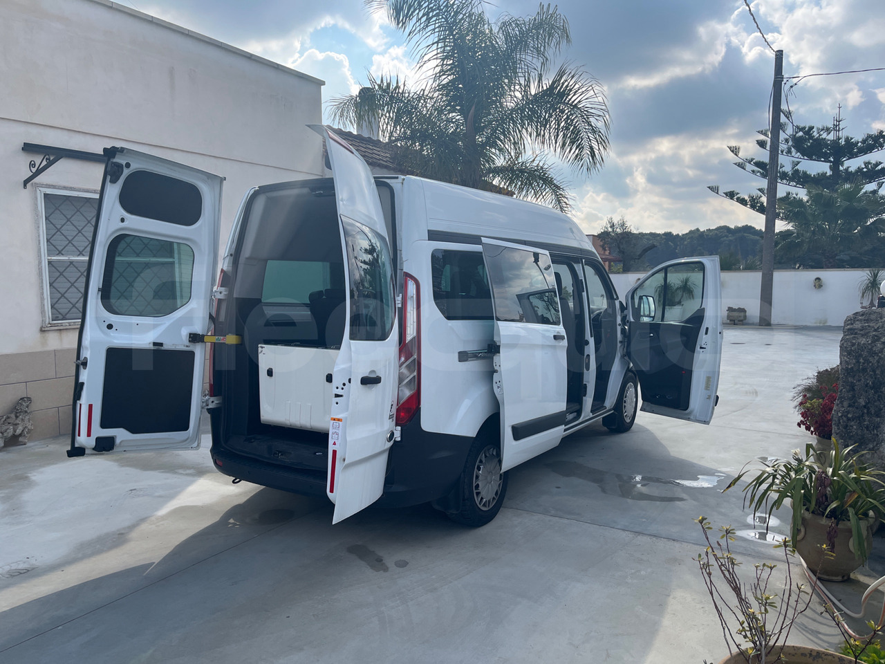 Туристический автобус Ford Transit: фото 8 Туристический автобус Ford Transit: фото 8