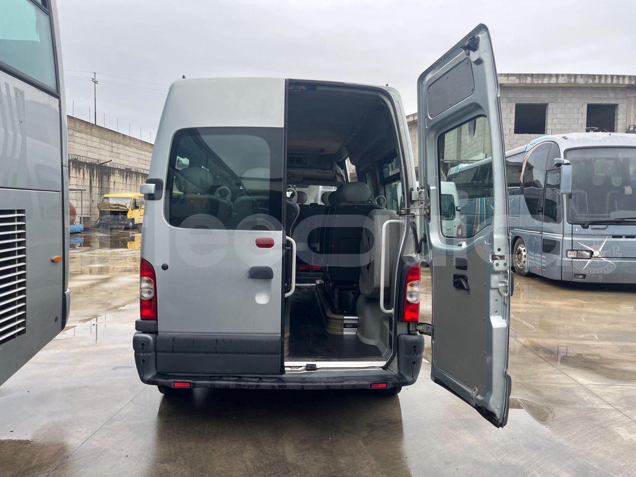 Nissan Interstar - Микроавтобус, Пассажирский фургон: фото 5 Nissan Interstar - Микроавтобус, Пассажирский фургон: фото 5