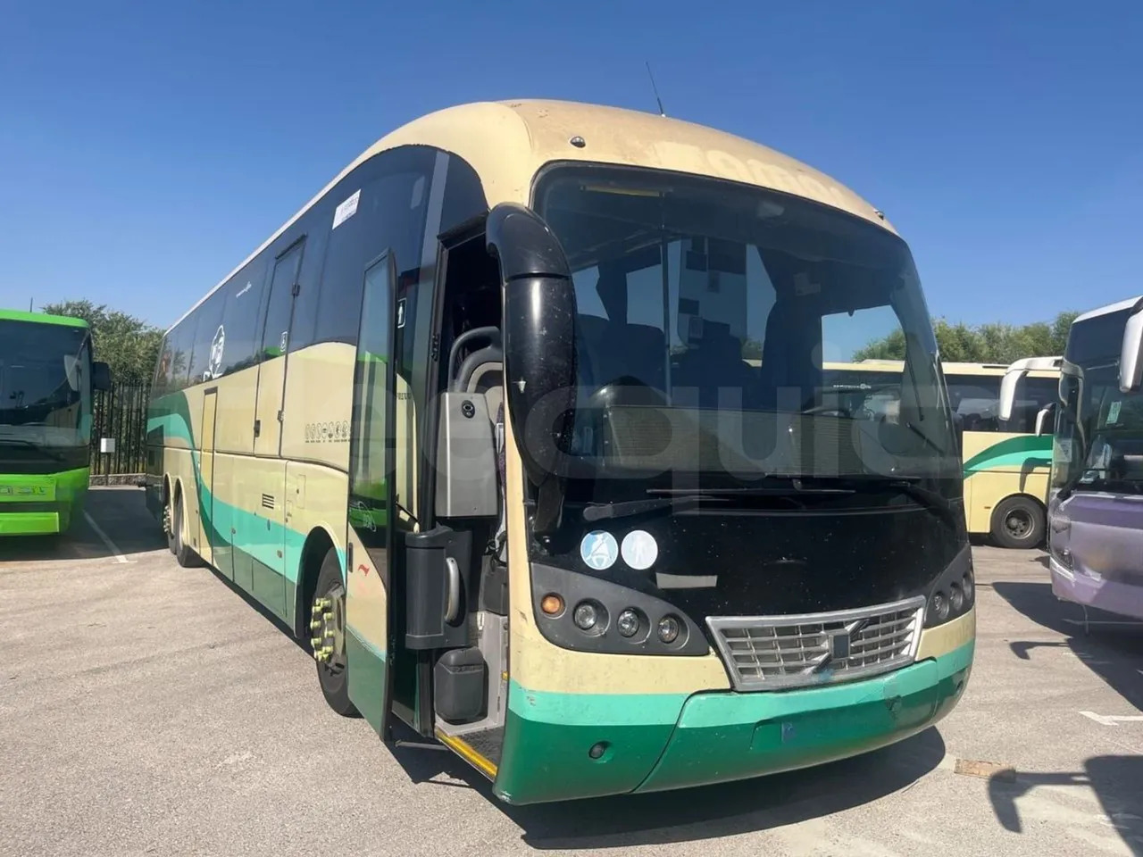 Volvo B12B - Туристический автобус: фото 1 Volvo B12B - Туристический автобус: фото 1