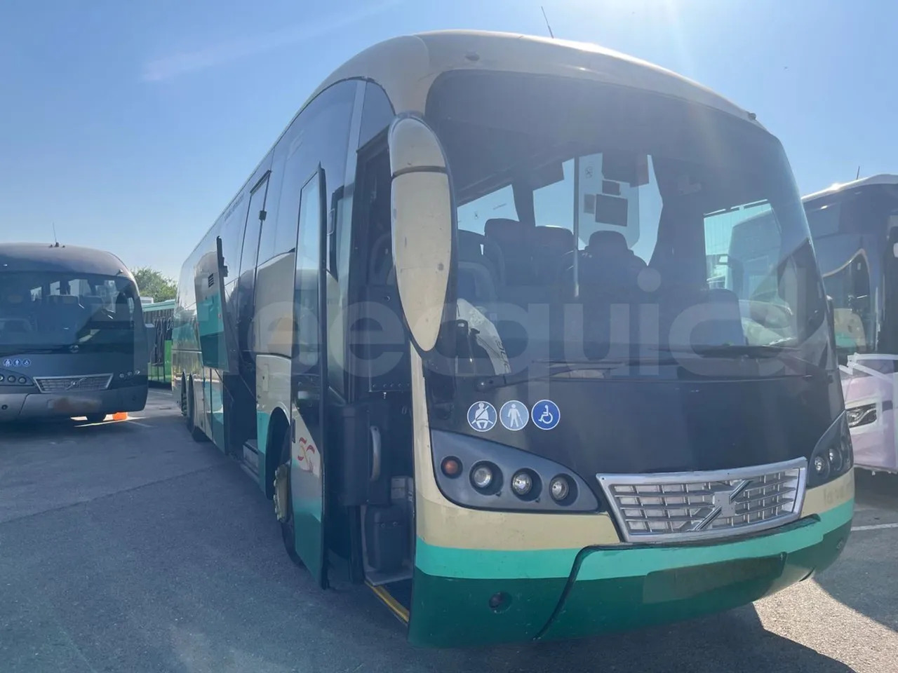 Туристический автобус Volvo B12B: фото 1
